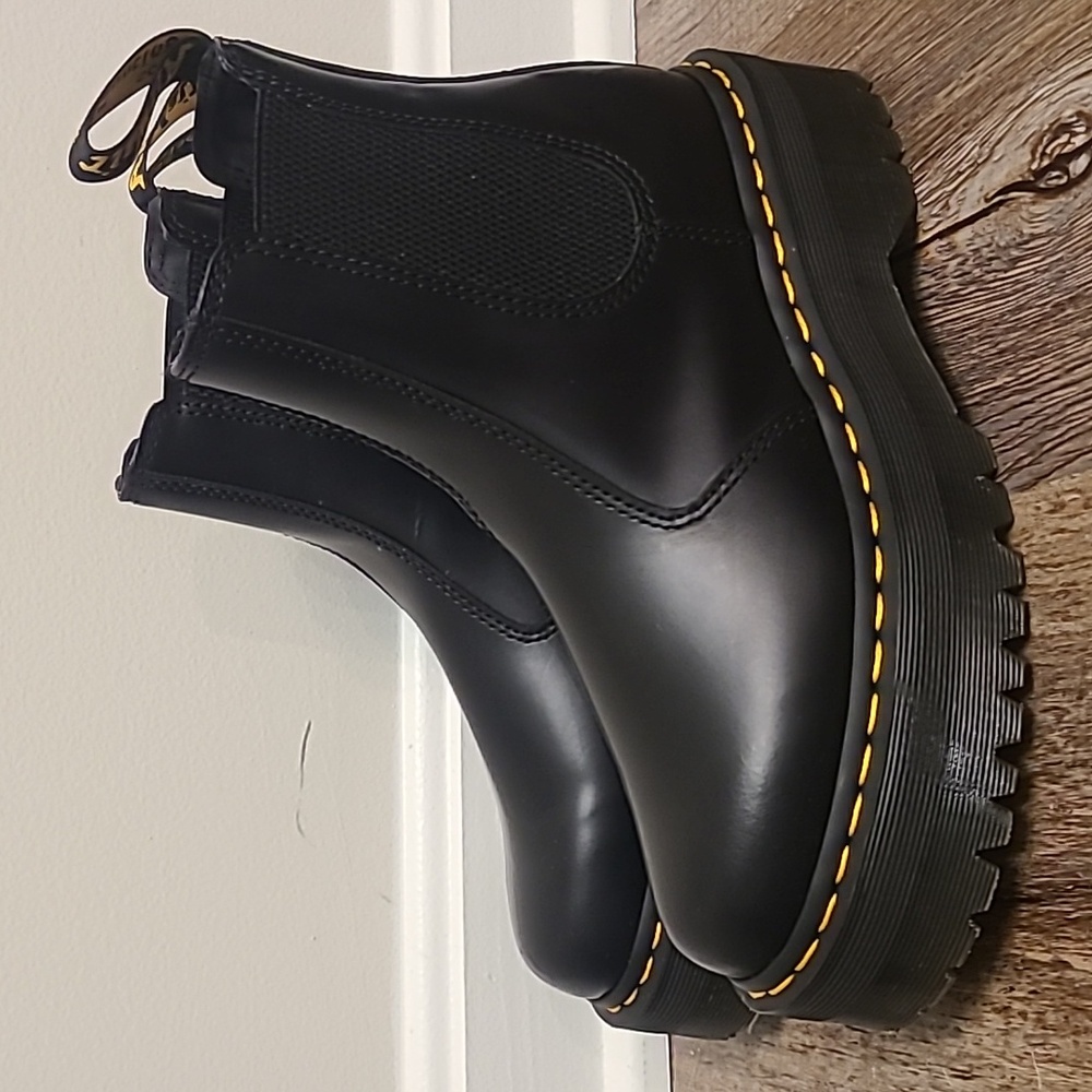 Dr Martens 2976 Quad Platform Chelsea boots